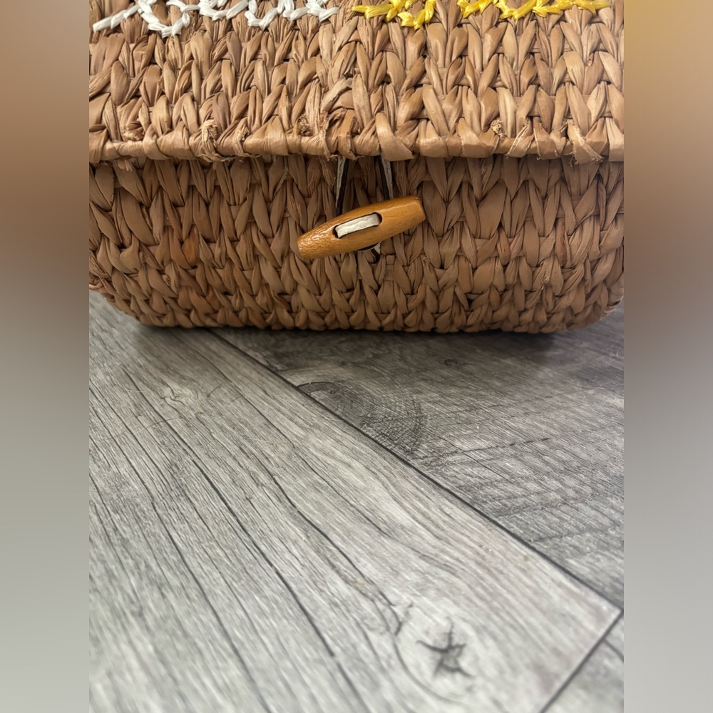 Kate Spade Vintage Wicker BlueBird House Novelty Bag Spring White/Yellow Straw - Picture 4 of 15